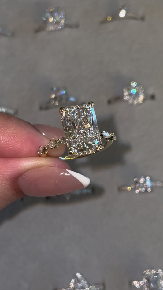 Radiant-Cut Diamond Ring with Marquise Shoulders in 18k Gold