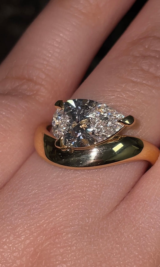 Pear-Cut Diamond Ring with Contoured Band in 18k Gold